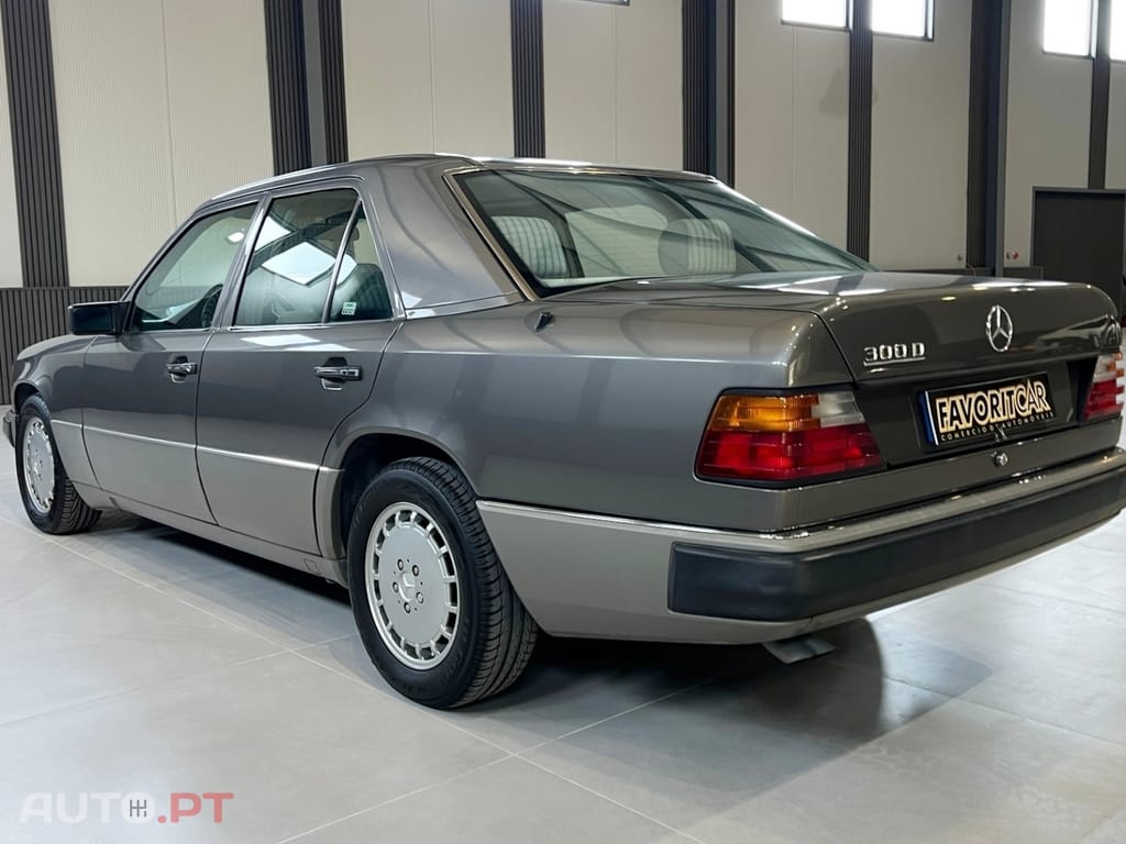 Mercedes-Benz W124 300 D