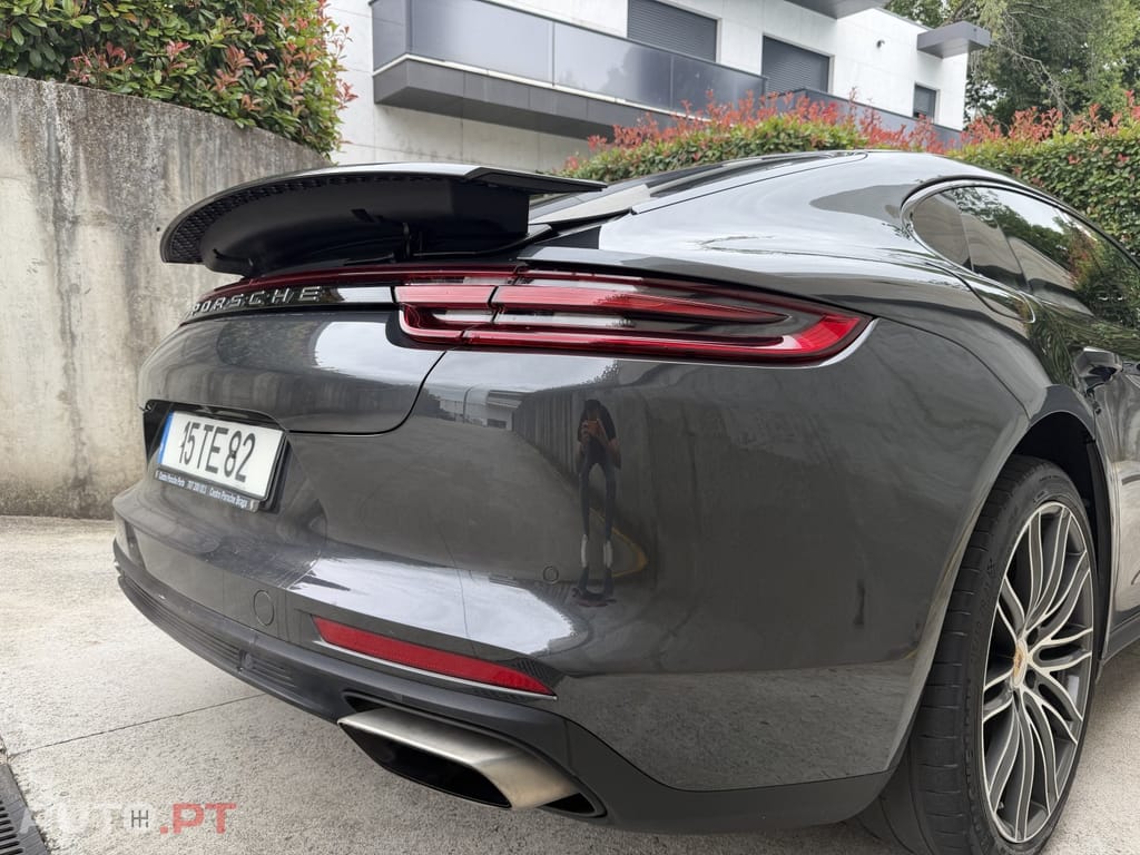 Porsche Panamera 4 E-Hybrid Platinum Edition
