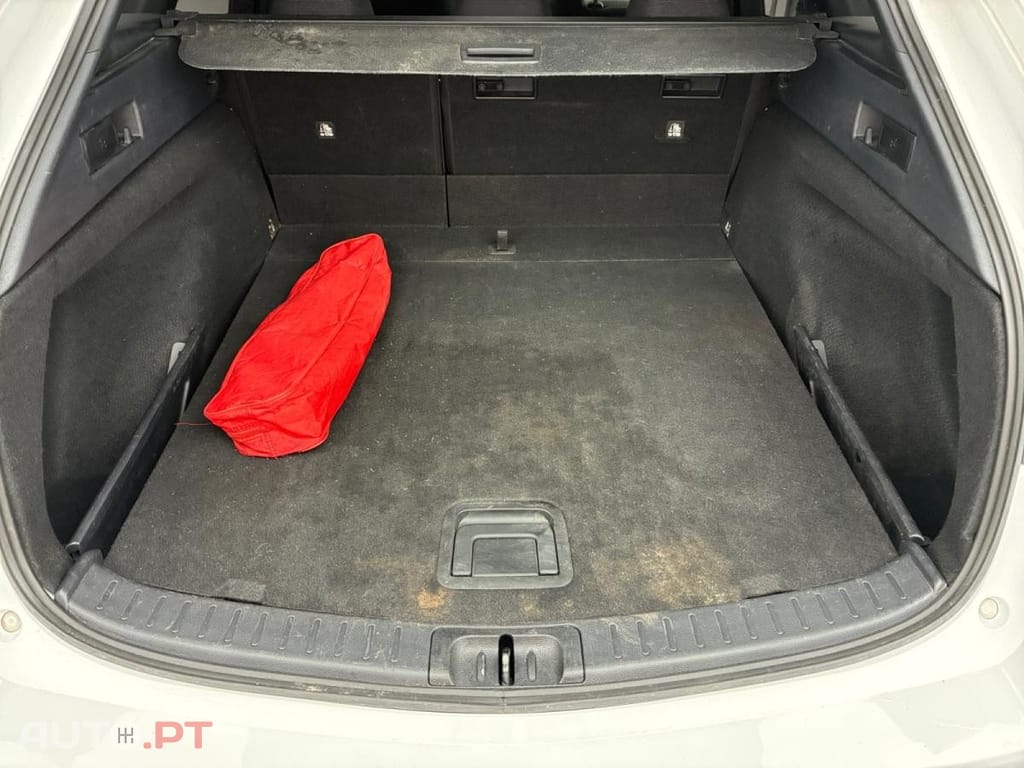 Toyota Auris Touring Sports 1.8 Hybrid Dynamic Business + Beyond Zero Academy