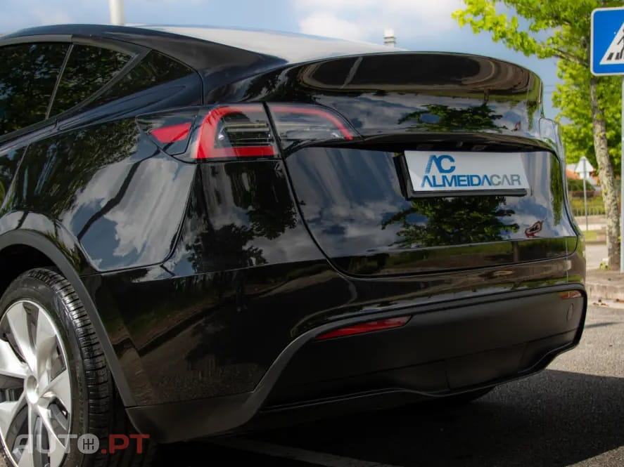 Tesla Model Y Outro