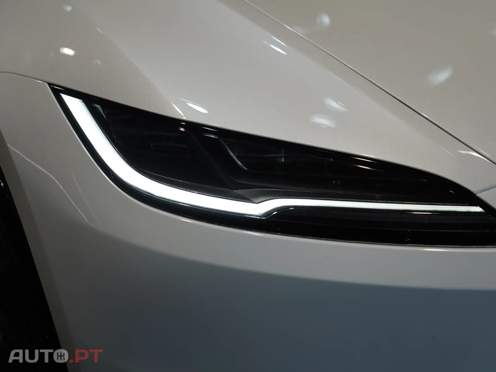 Tesla Model 3 Tração Traseira