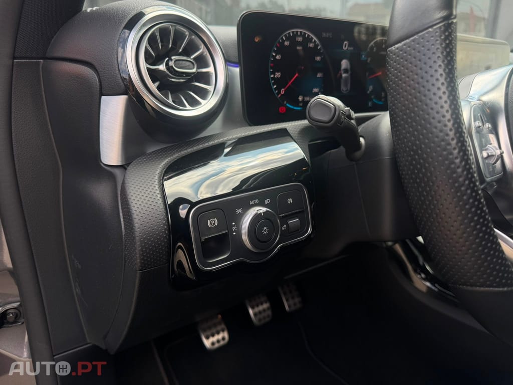 Mercedes-Benz A 180 AMG LINE ECRA FULL LED