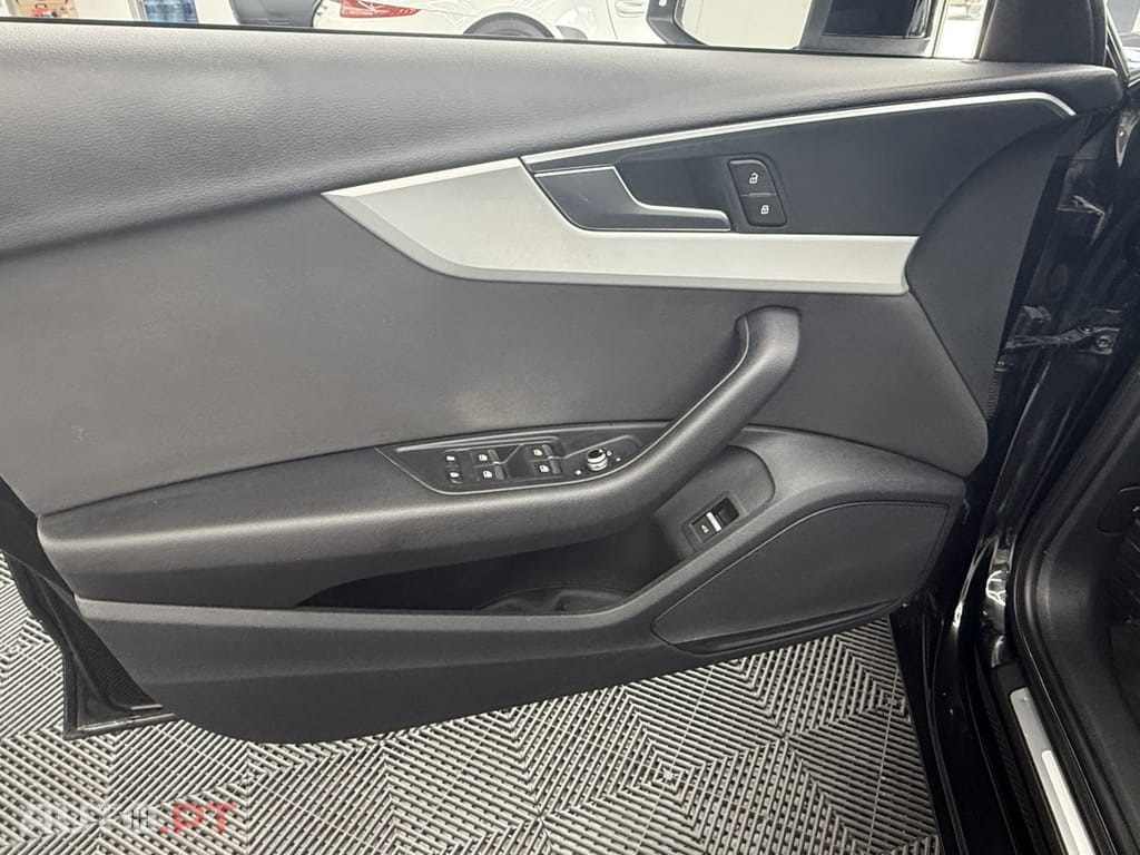Audi A4 Avant 30 TDI Advanced S tronic — fotografia 18