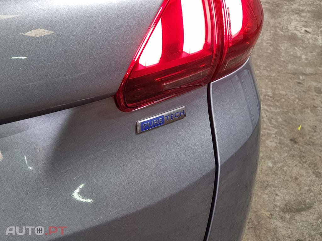 Peugeot 2008 1.2 PureTech Allure