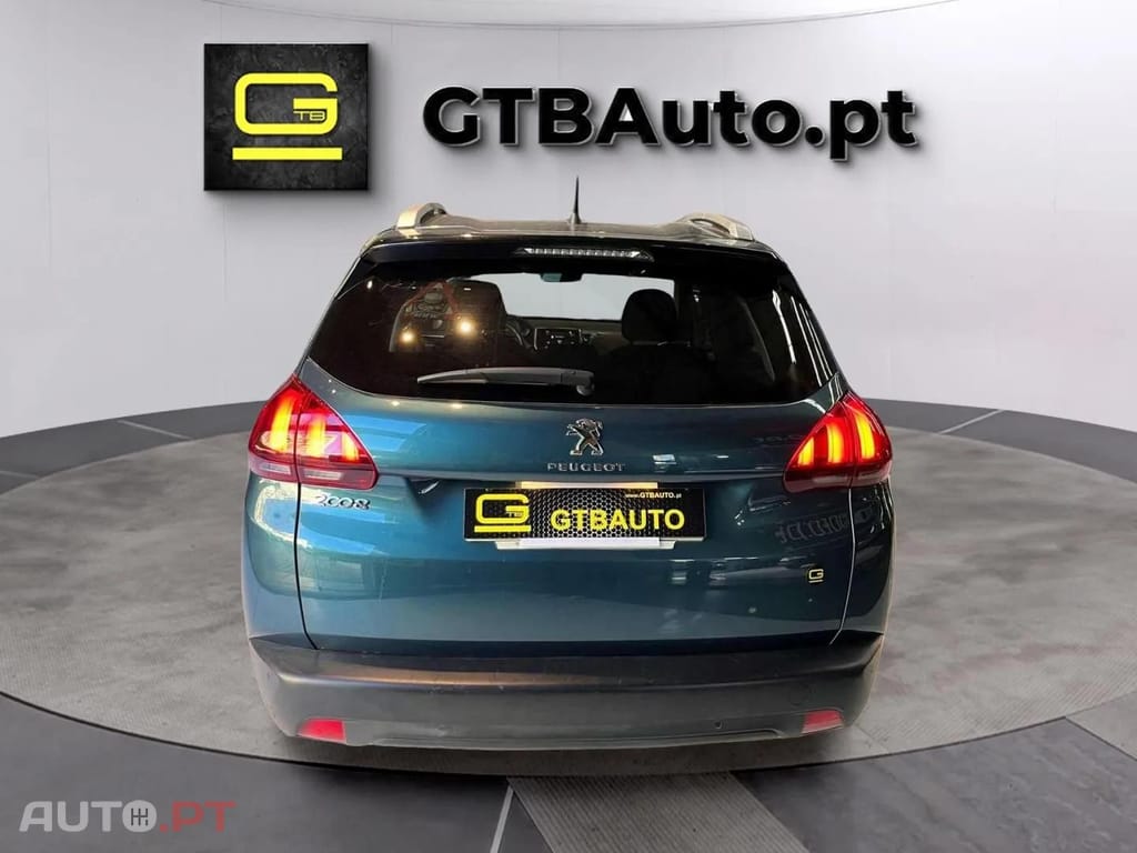 Peugeot 2008 1.2 e-VTi Style