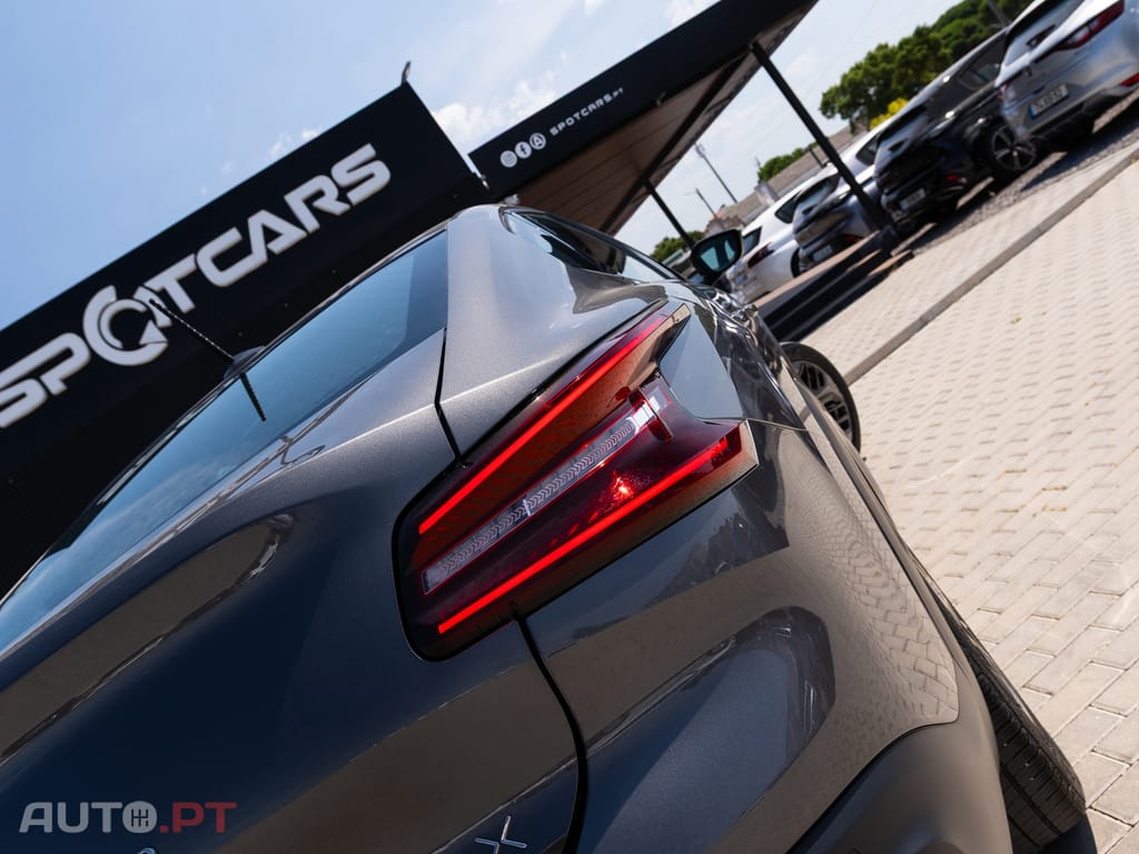 Citroen C4 X 1.2 PureTech Shine EAT8