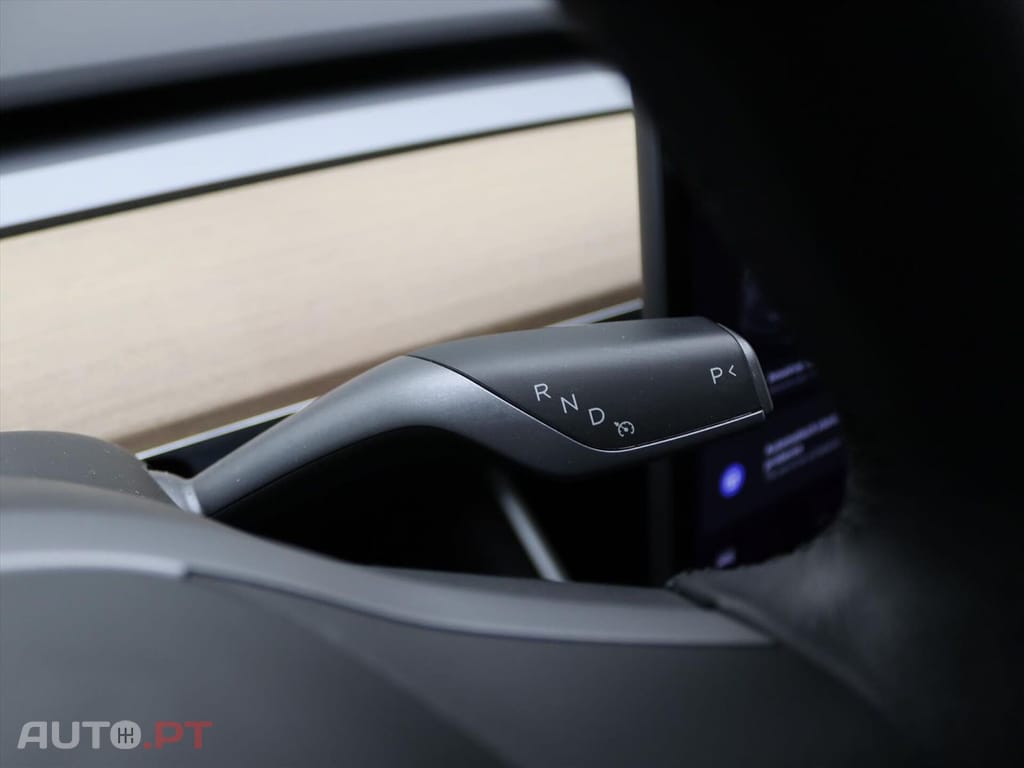 Tesla Model 3  Standard RWD Plus  AUTOPILOT