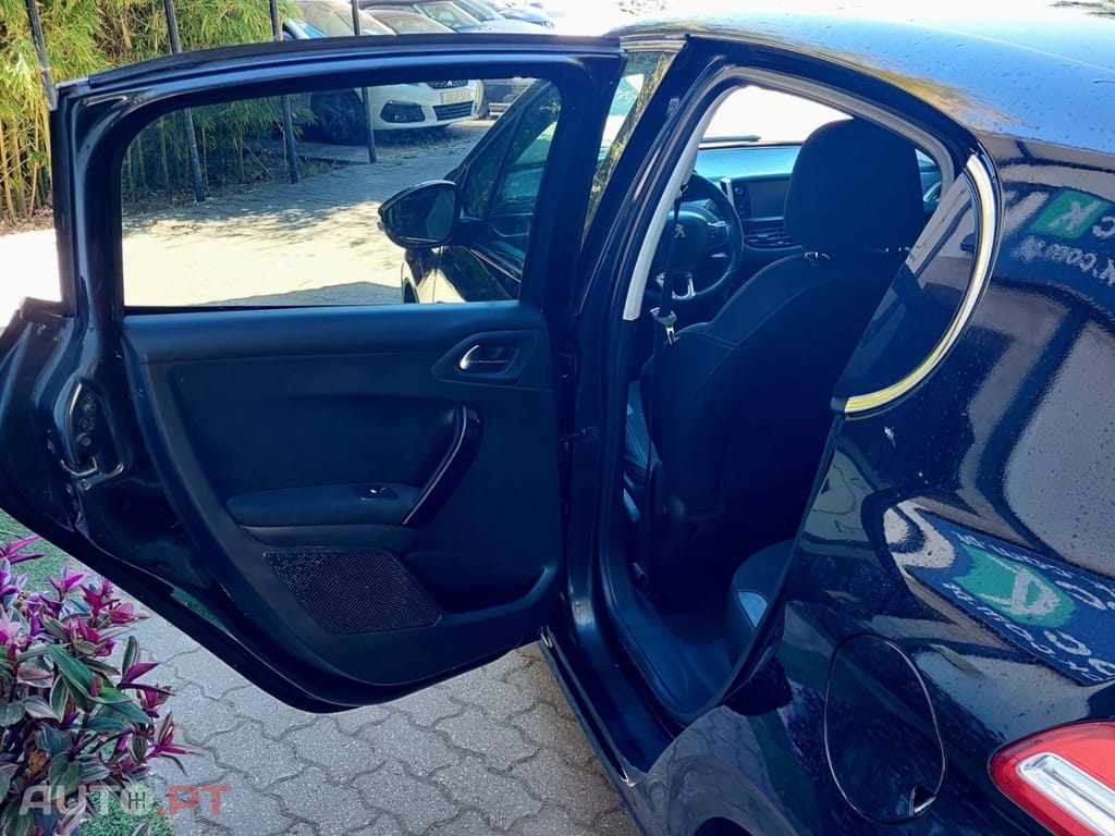 Peugeot 208 1.2 VTi Active