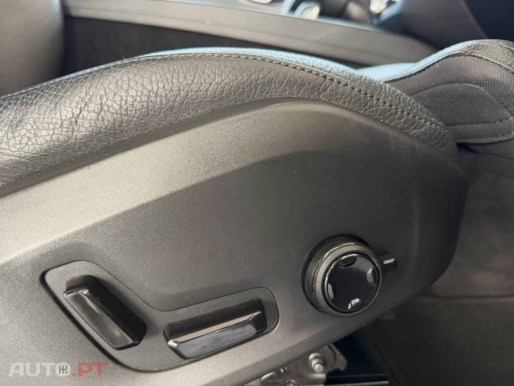 Volvo XC60 2.0 T6 PHEV R-Design AWD