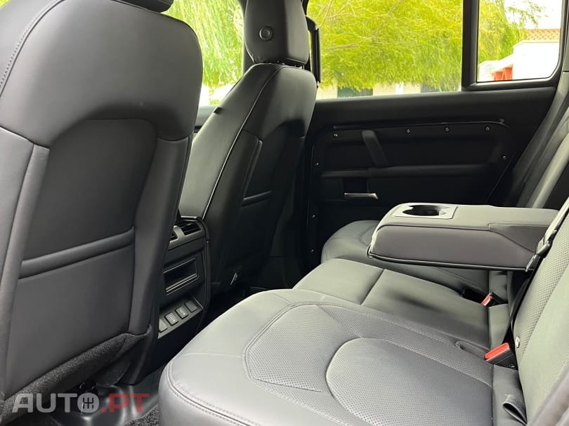 Land Rover Defender 2.0 P300e 110 AWD X-Dynamic SE