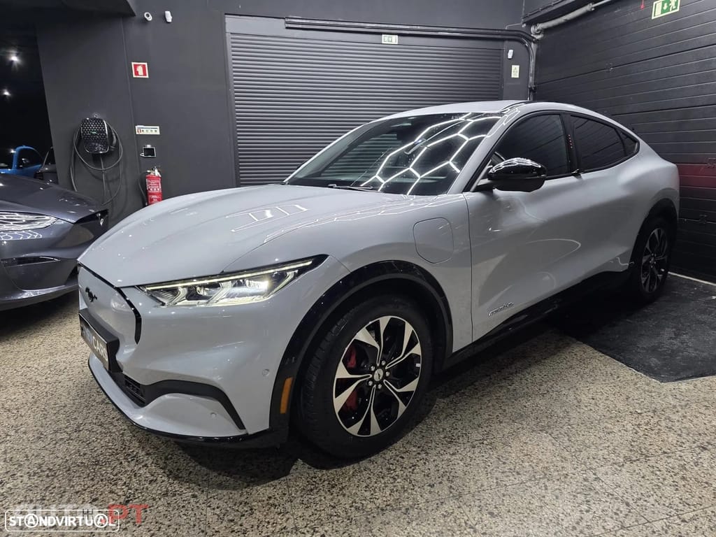 Ford Mustang Mach-E AWD PREMIUM