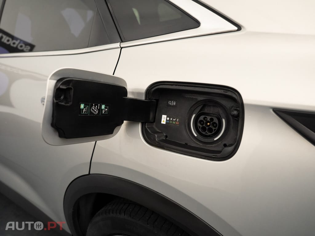DS DS7 E-Tense Performance Line EAT8