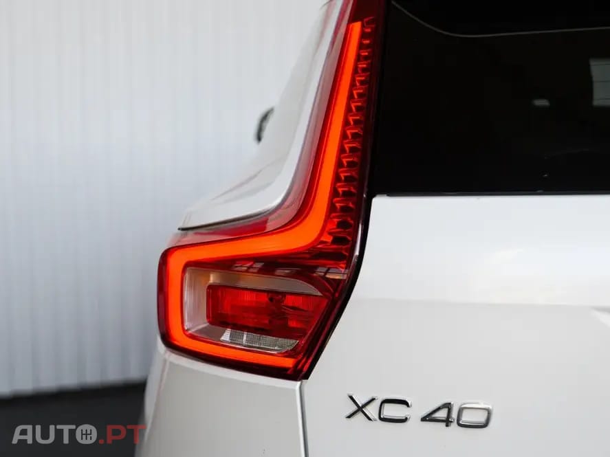 Volvo XC40 1.5 T2 Plus Dark Auto
