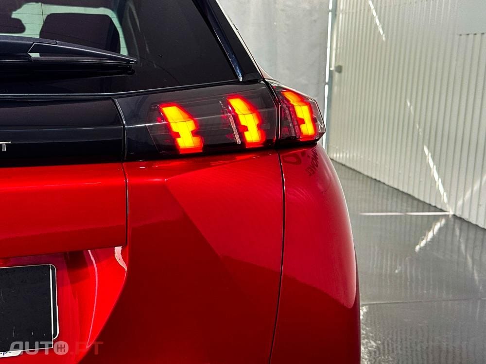 Peugeot E-2008 50 kWh Allure Pack