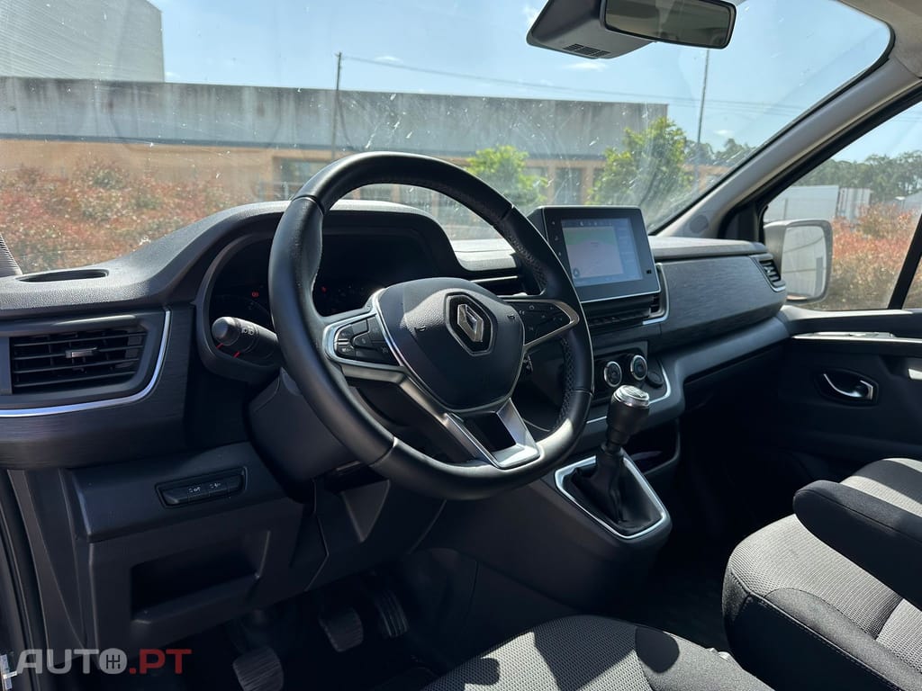 Renault Trafic Outro