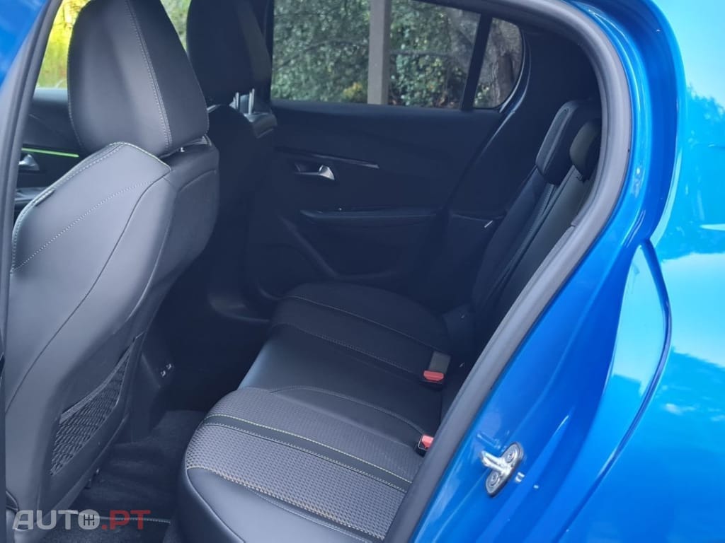 Peugeot E-208 GT