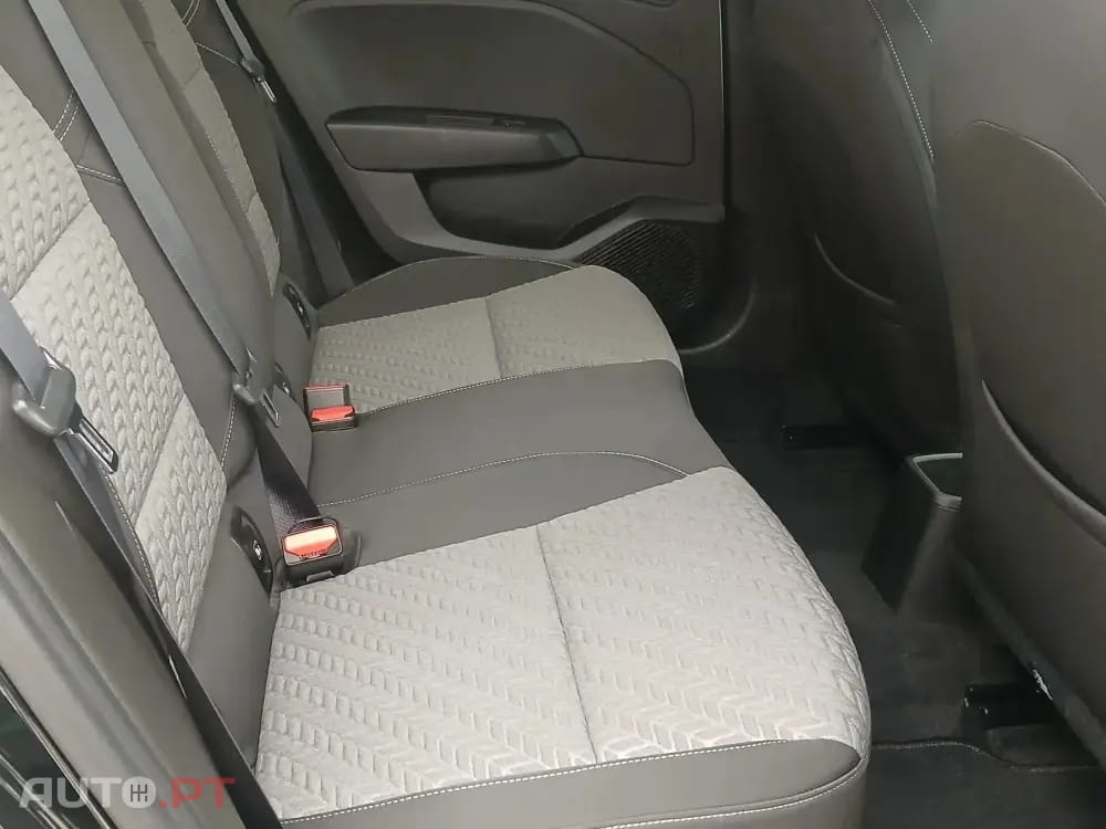 Renault Clio Outro