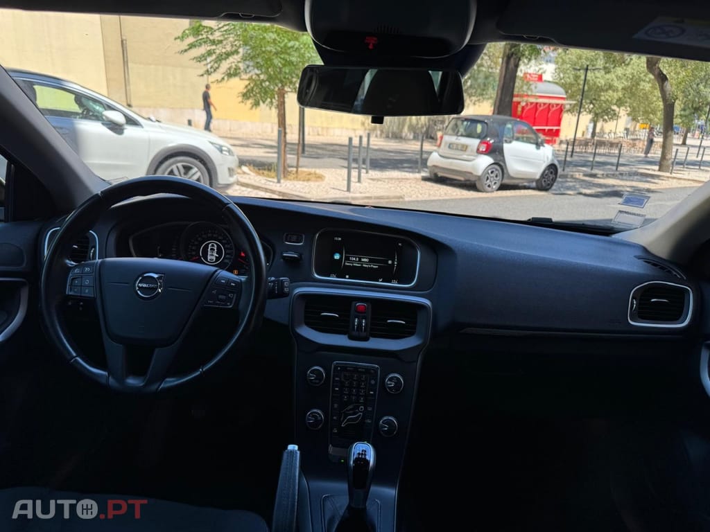 Volvo V40 Cross Country 2.0 D2 Momentum
