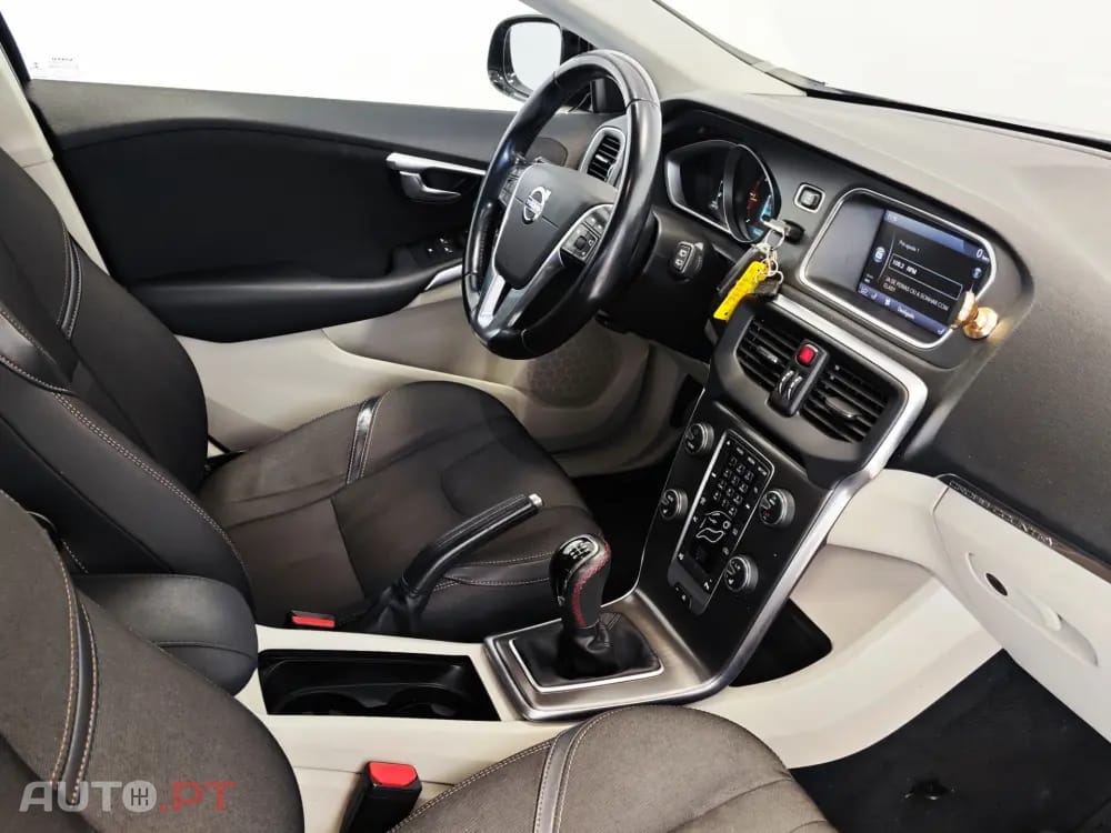 Volvo V40 Cross Country 1.6 D2 Momentum