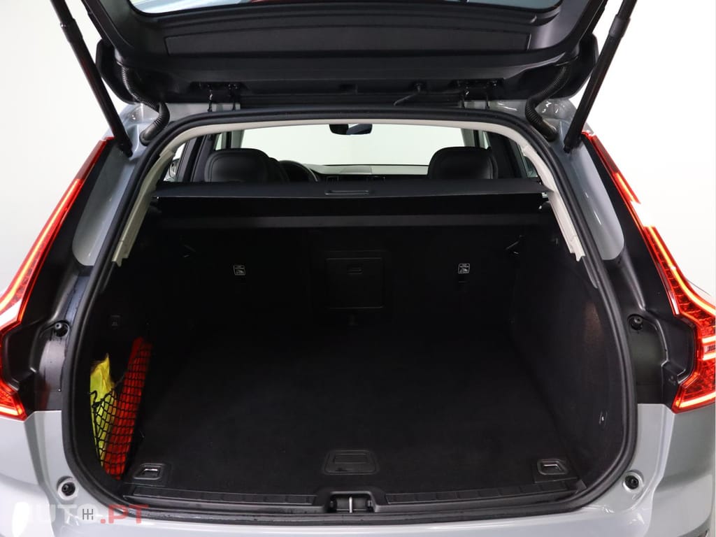 Volvo XC60 2.0 T6 350 AWD PHEV Core Auto