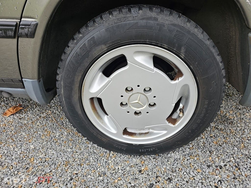 Mercedes-Benz W124 200 D