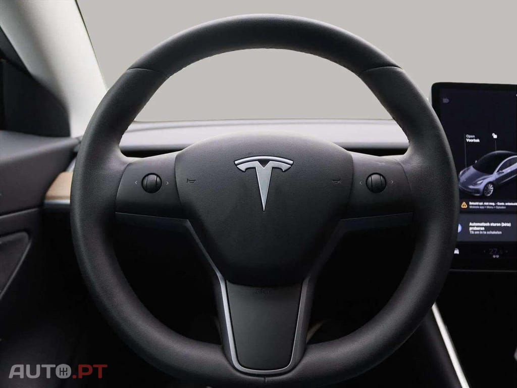 Tesla Model 3  Standard RWD Plus  AUTOPILOT