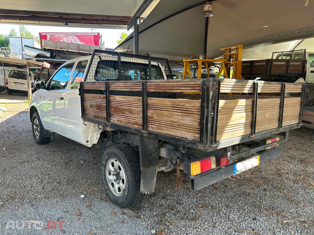 Toyota Hilux X-Cab 4x4 2.5D-4D 144cv