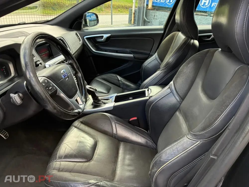 Volvo V60 2.4 D6 R-Design Momentum AWD Phev