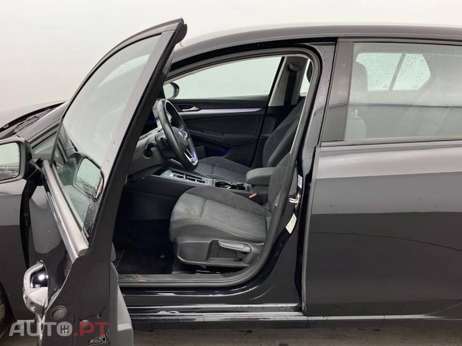 Volkswagen Golf 1.0 eTSI OPF Life Business DSG7