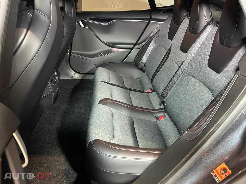 Tesla Model S 75D