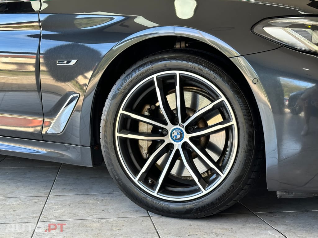 BMW 530 e Pack Desportivo M