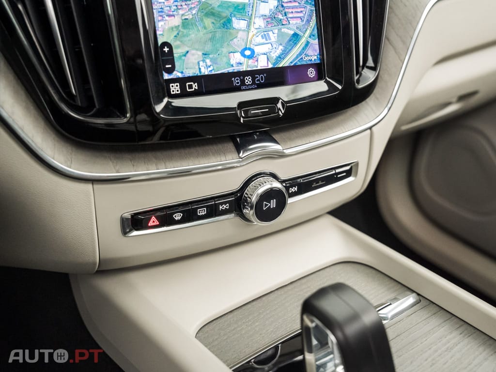 Volvo XC60 2.0 T6 PHEV Core AWD