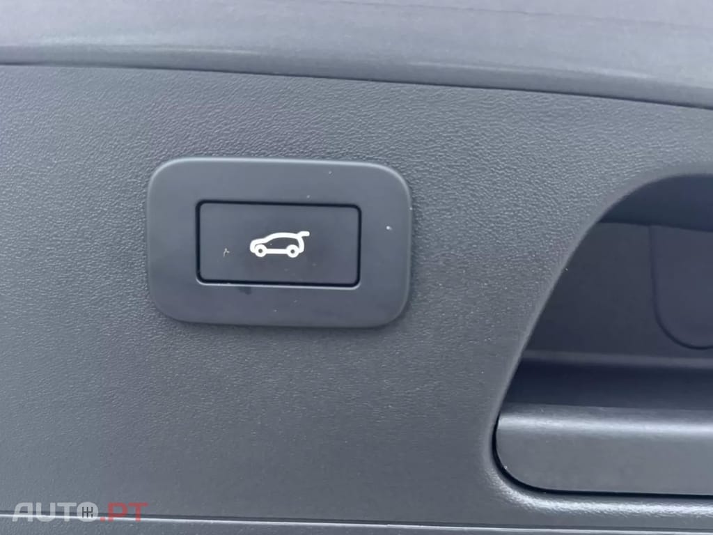 Jaguar E-Pace 1.5 P300e R-Dynamic SE AWD Aut. — fotografia 22