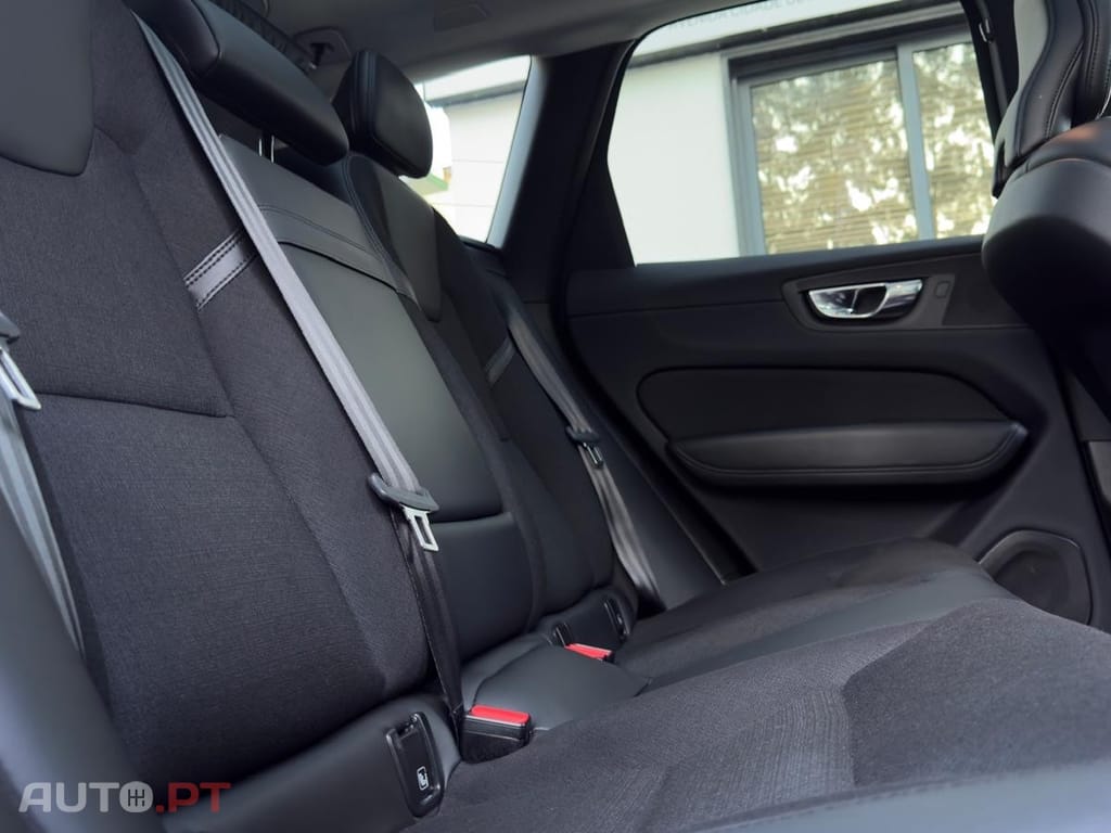 Volvo XC60 2.0 T6 PHEV R-Design AWD