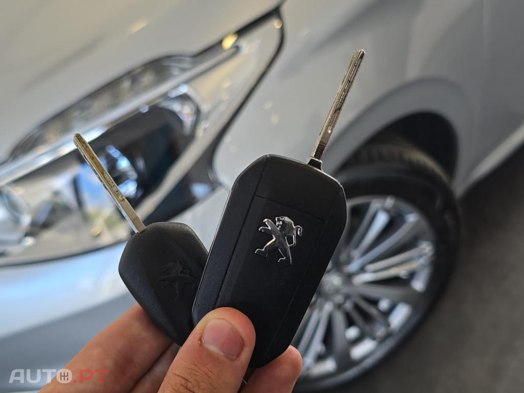 Peugeot 208 1.2 PureTech Signature