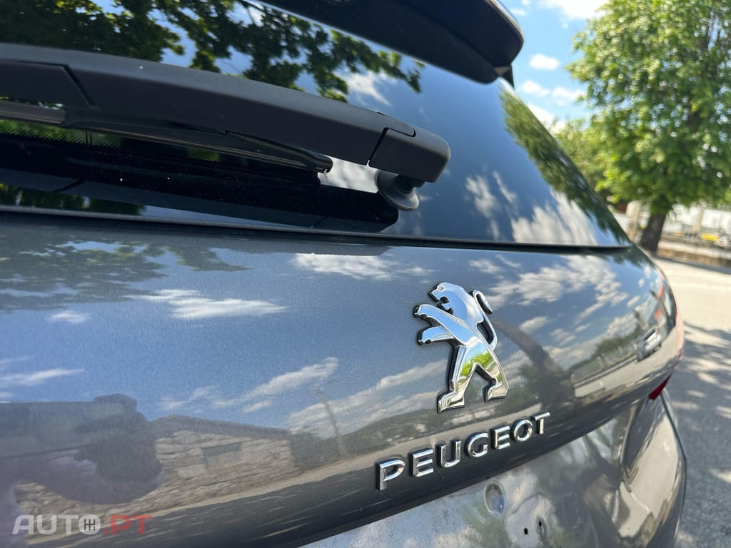 Peugeot 2008 1.2 PureTech Allure EAT6