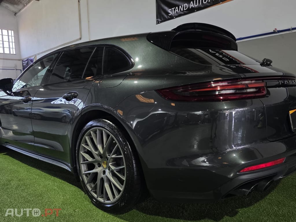 Porsche Panamera 4 E-Hybrid Executive