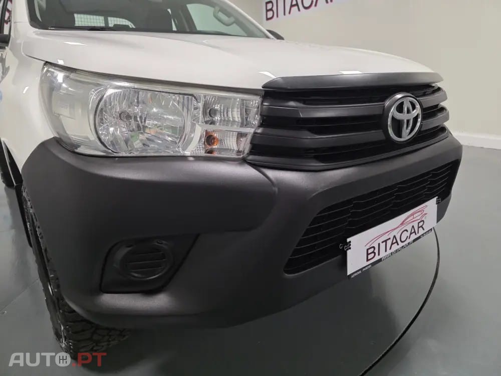 Toyota Hilux 2.4 D-4D 4WD CD CH