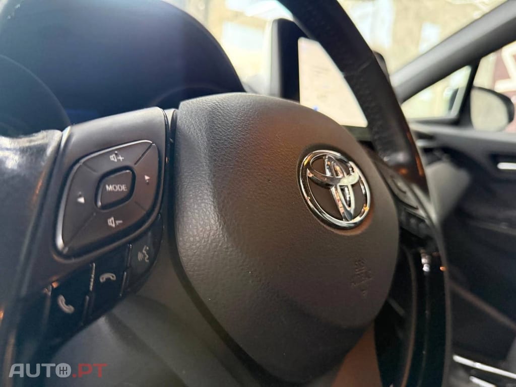 Toyota C-HR 2.0 Hybrid Team