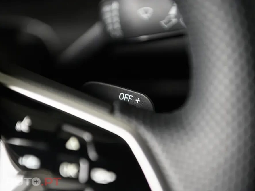 Volkswagen Golf 1.5 eTSI R-Line DSG