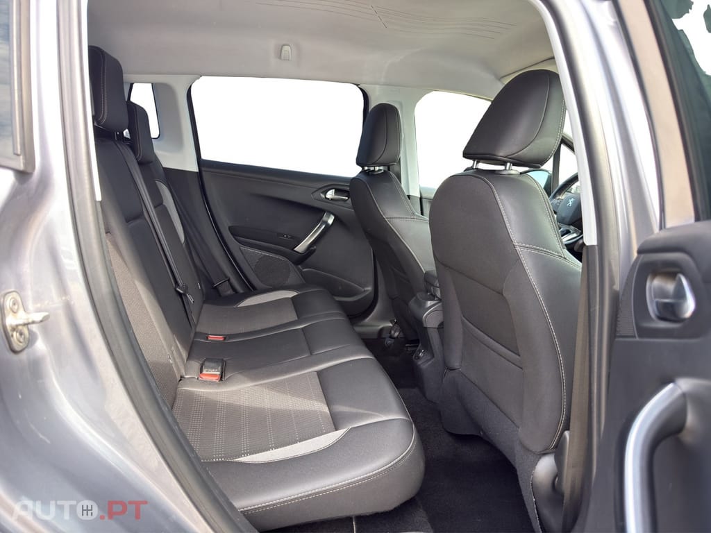 Peugeot 2008 1.2 PureTech Allure EAT6