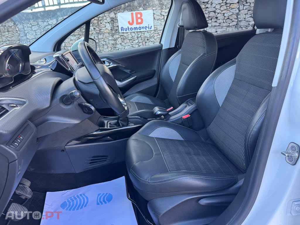 Peugeot 2008 1.2 PureTech Allure