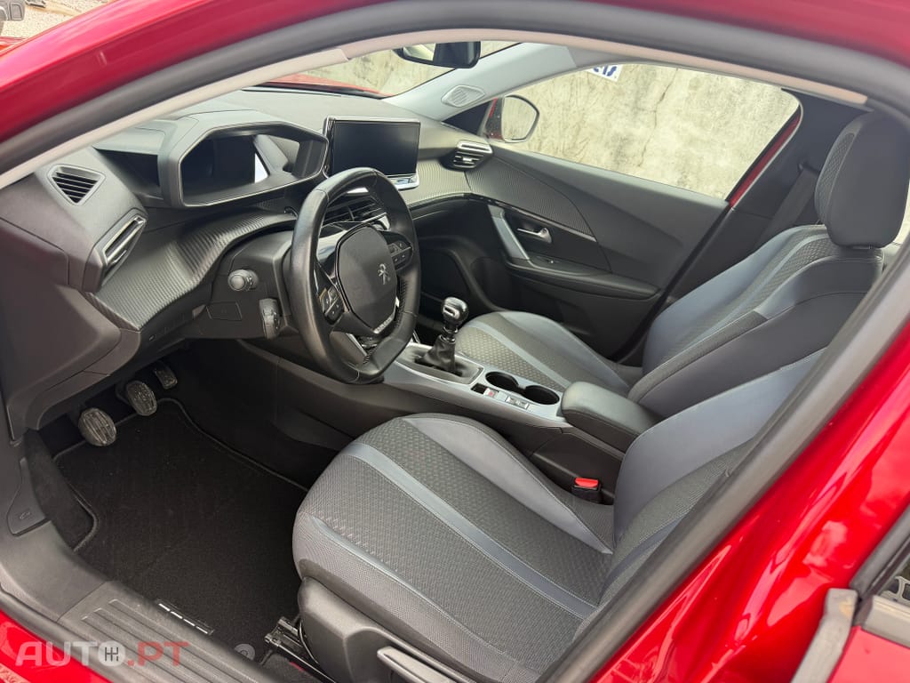 Peugeot 2008 1.2 PureTech Allure