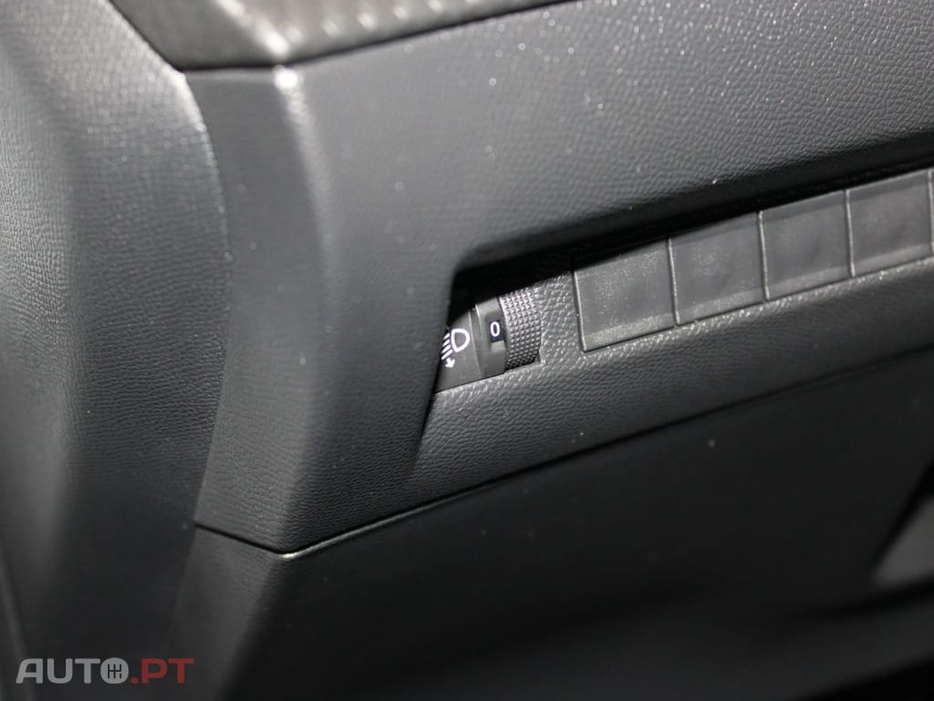 Peugeot 2008  1.5 BHDI ACTIVE I.V.A DEDUTIVEL 