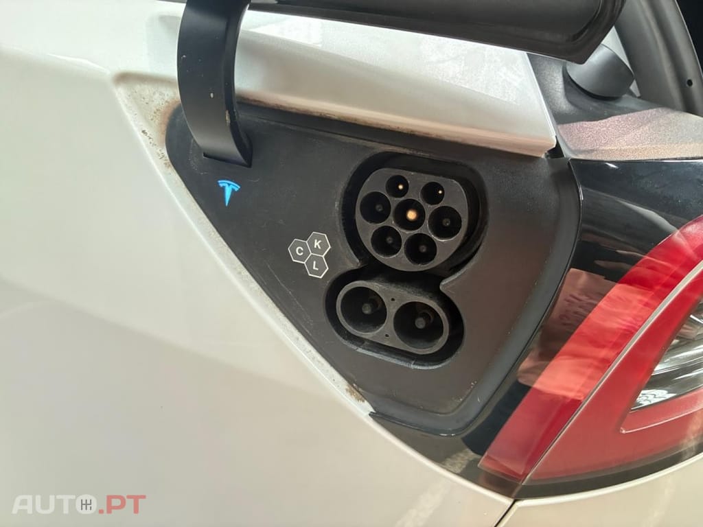 Tesla Model Y Long-Range Dual Motor AWD
