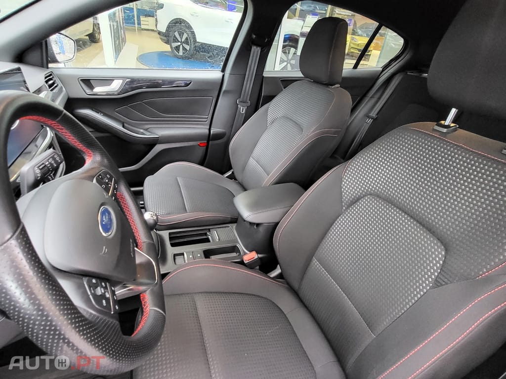 Ford Focus 1.0 EcoBoost MHEV ST-Line