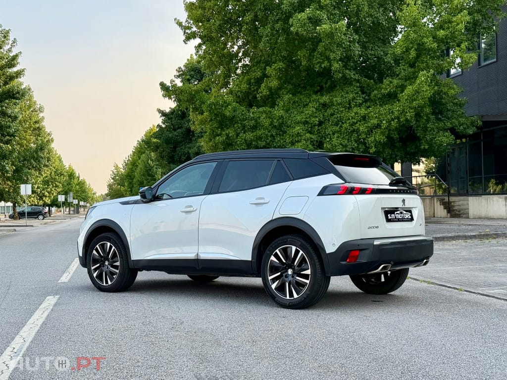 Peugeot 2008 PureTech 155 EAT8 GT
