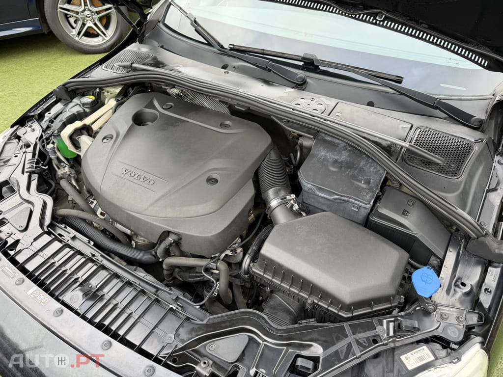 Volvo V60 2.0 D2 R-Design