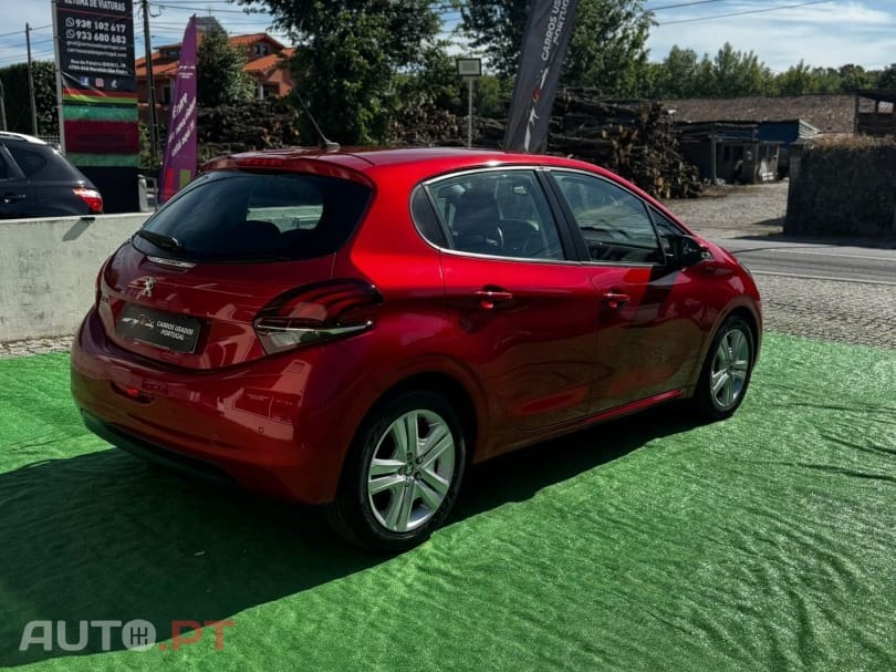 Peugeot 208 PureTech 82 Stop & Start Signature