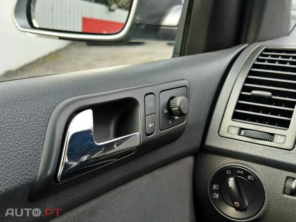 Volkswagen Polo 1.4 TDi Trendline — fotografia 14